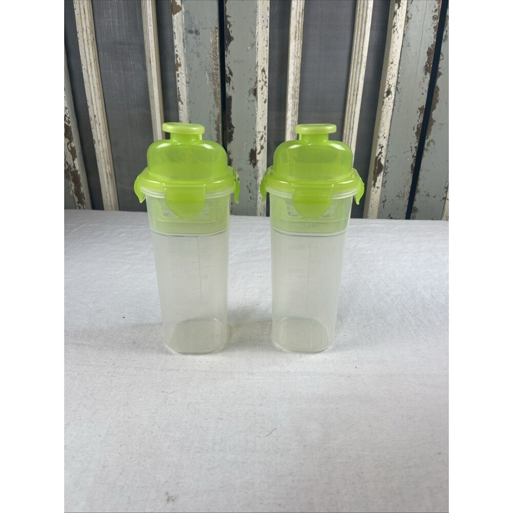 Lot of 2 Komax Biokips Shake Bottles 600ml 20 oz Clear Plastic Green Lids Spout